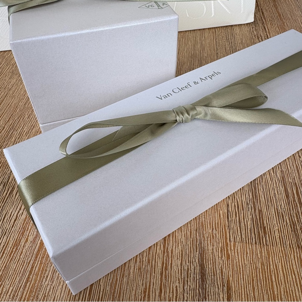 Authentic Van Cleef & Arpels Gift Boxes with Gree… - image 3